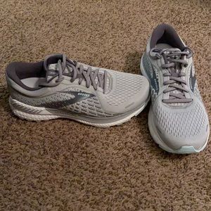 Women’s Brooks Adrenaline GTS 21